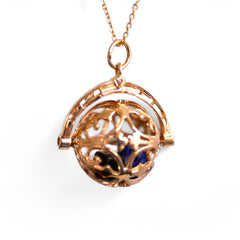 Vintage Lucky Dice Horseshoe Spinner Gold Pendant 1966