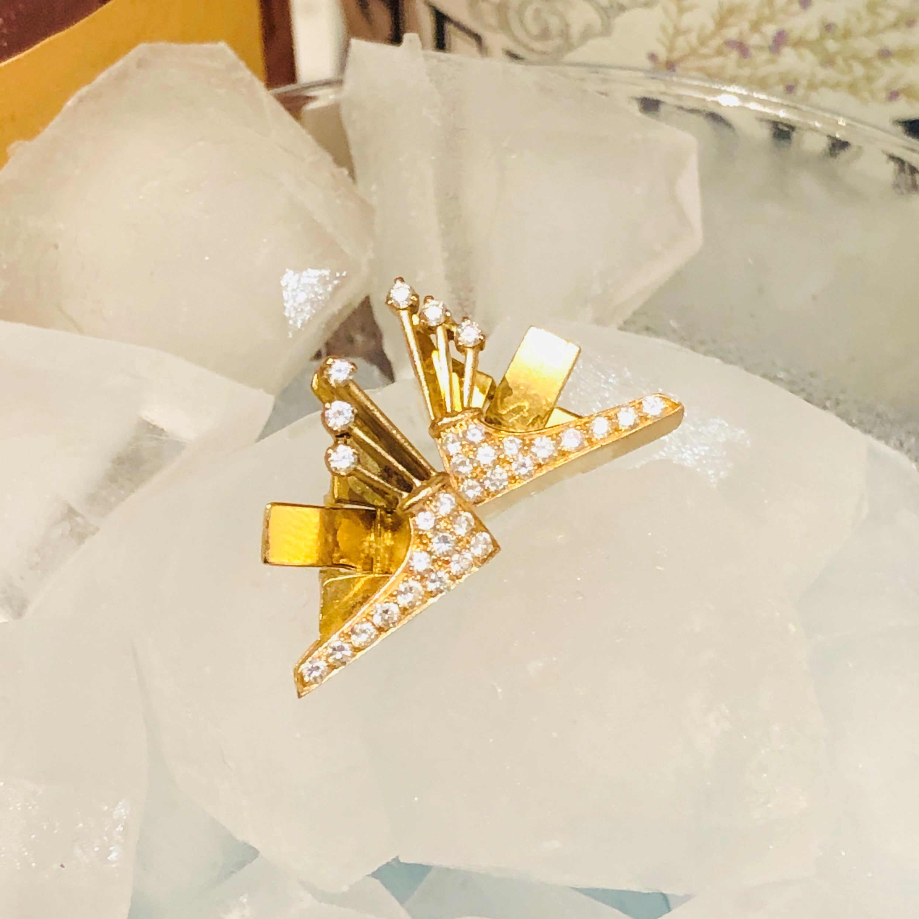 Dazzling Diamond Gold Winged Collar Tips