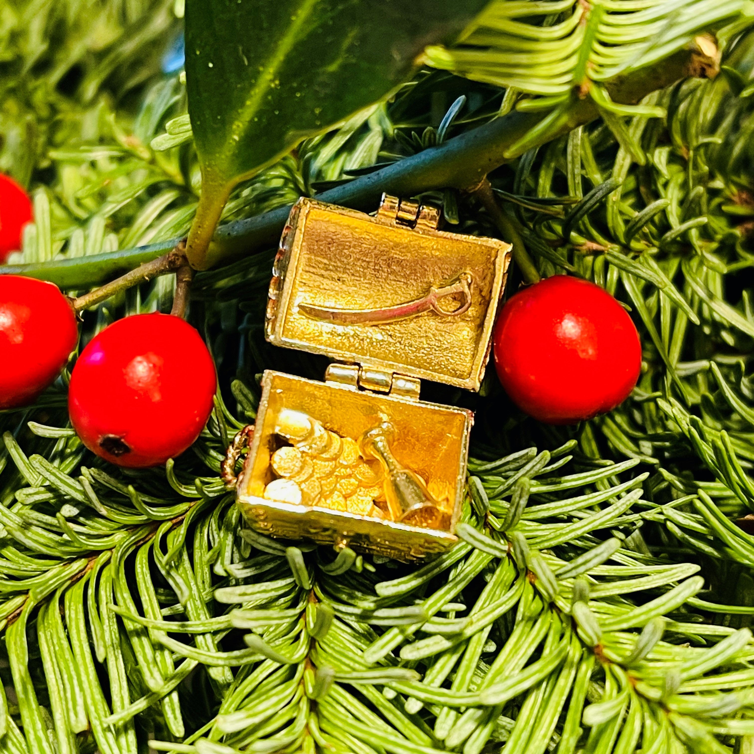 Gold Glorious Gold: Articulated Treasure Chest 1966