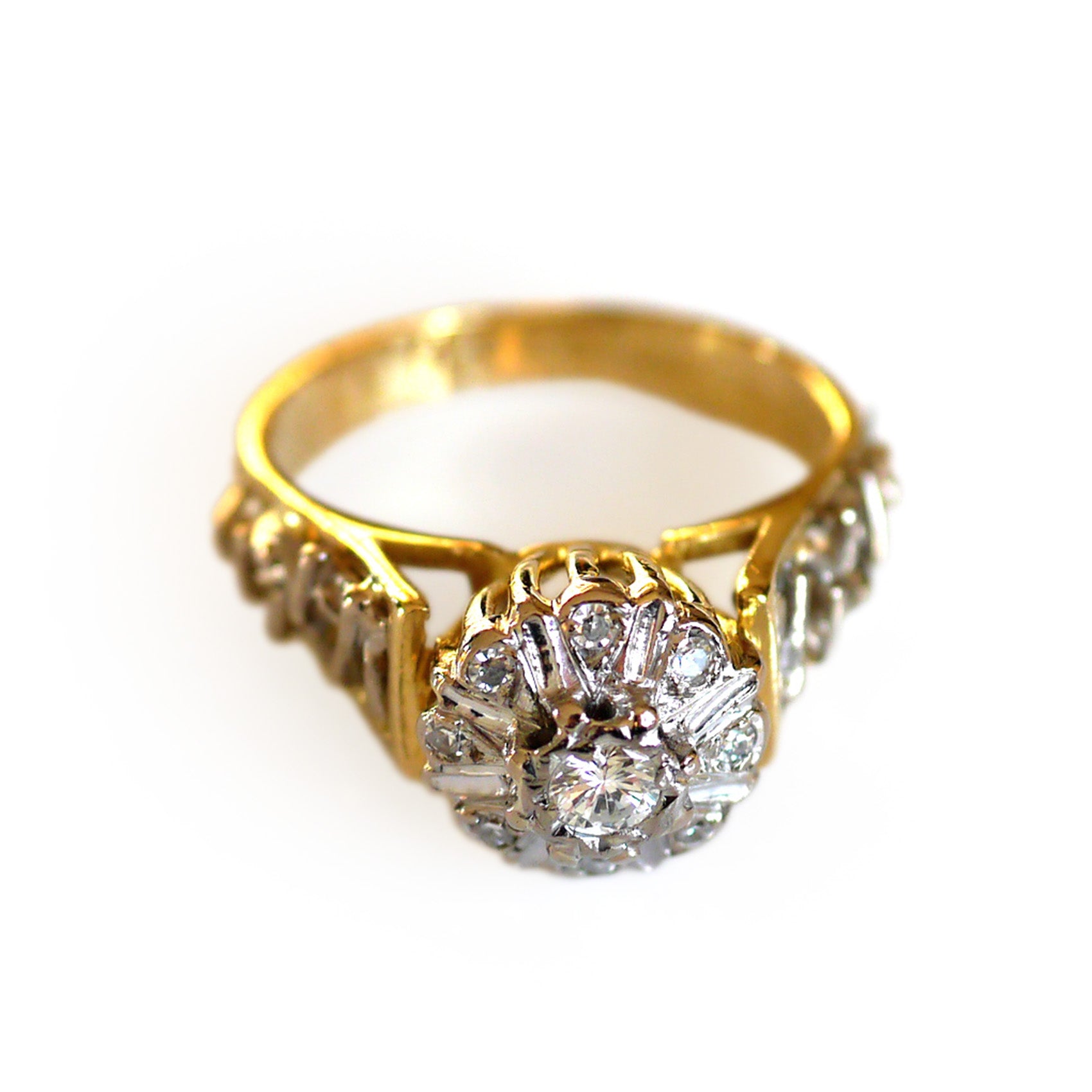 Dazzling Diamond 1970s Ring