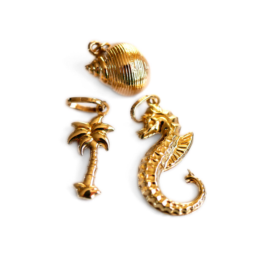 Gold Glorious Gold: Seahorse Pendant